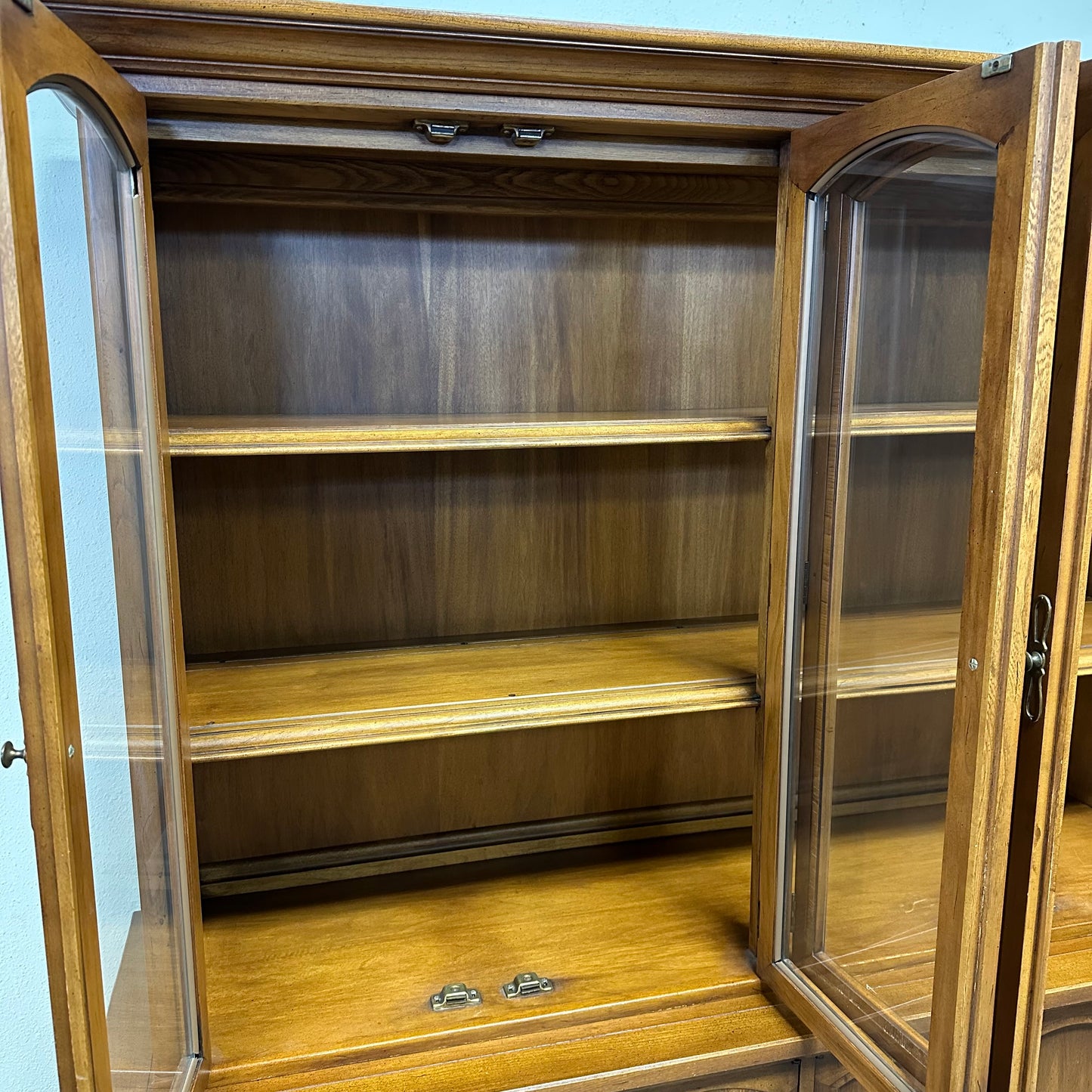 Mid Century 2 Piece Hutch/Cabinet