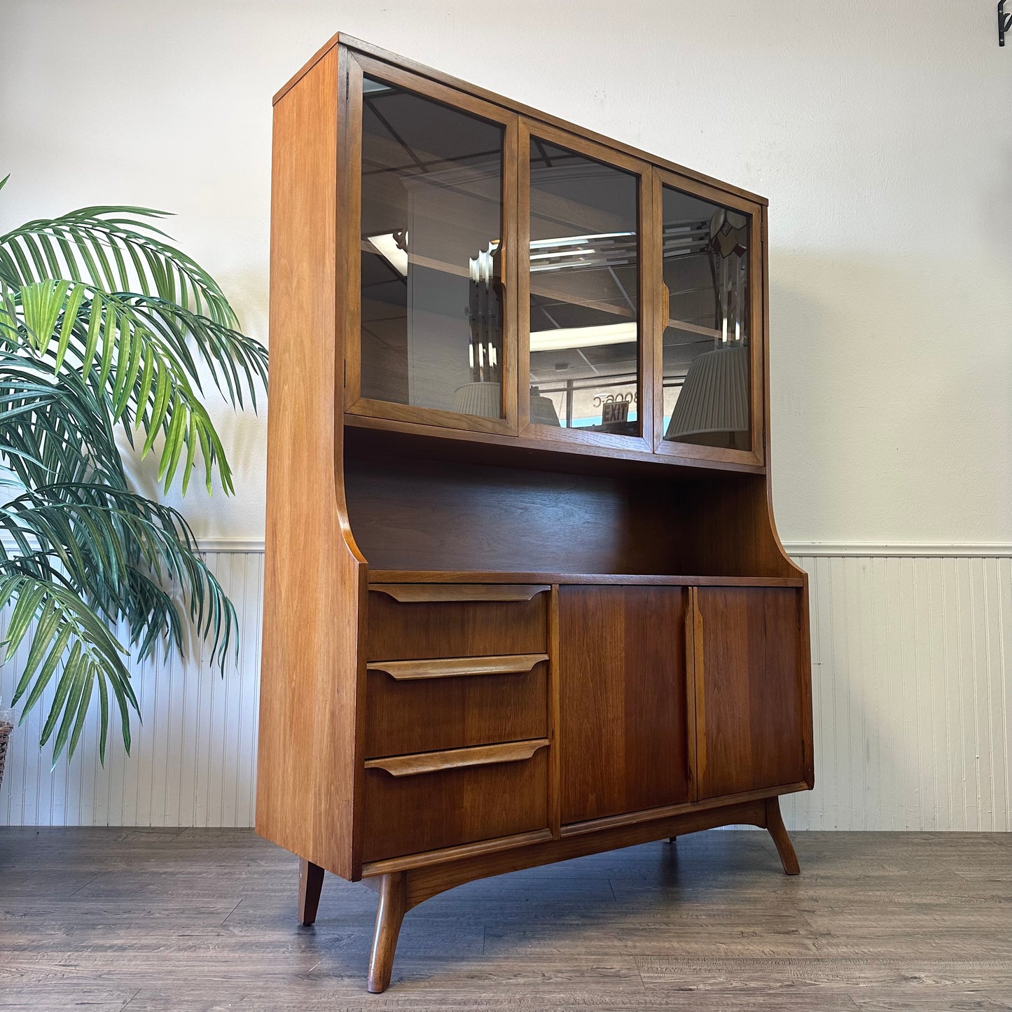 Mid Century 1-Piece Hutch By Kroehler