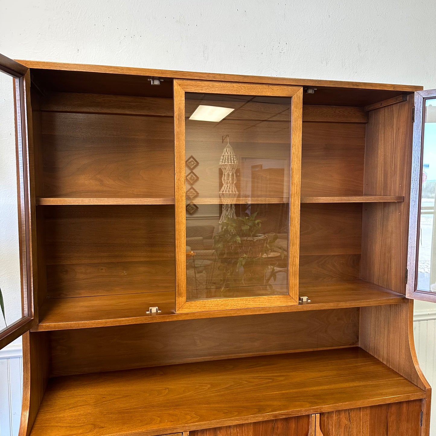 Mid Century 1-Piece Hutch By Kroehler