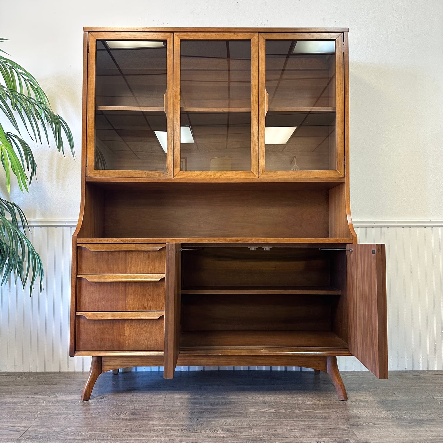 Mid Century 1-Piece Hutch By Kroehler