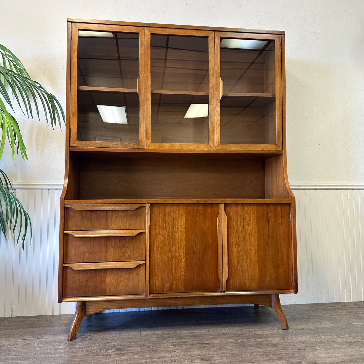 Mid Century 1-Piece Hutch By Kroehler