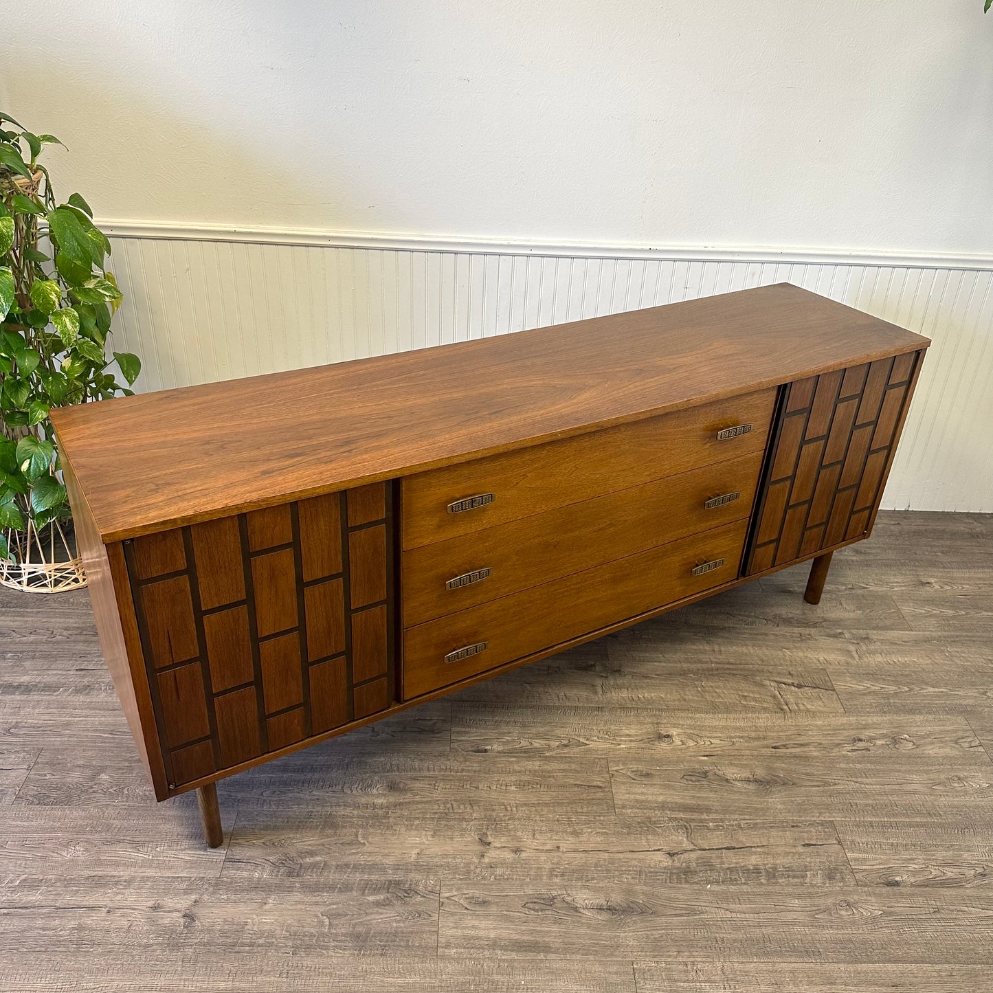 Mid Century Long 7 Drawer Dresser & Mirrors By Bassett