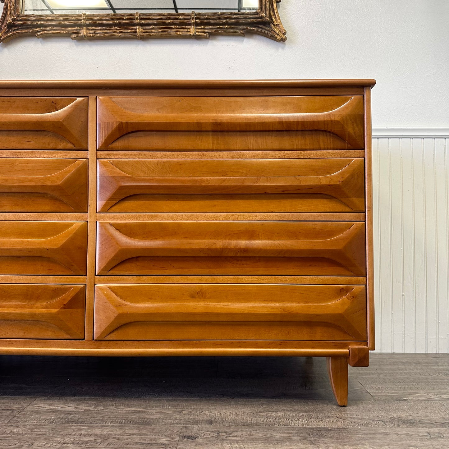 Mid Century Solid Wood 8 Drawer Dresser.