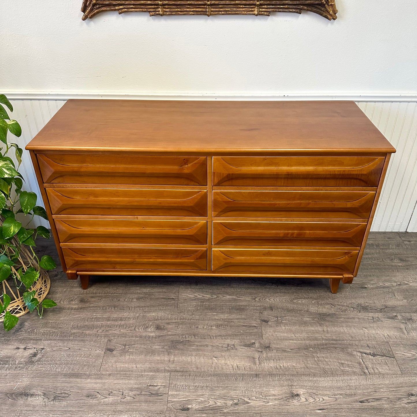 Mid Century Solid Wood 8 Drawer Dresser.