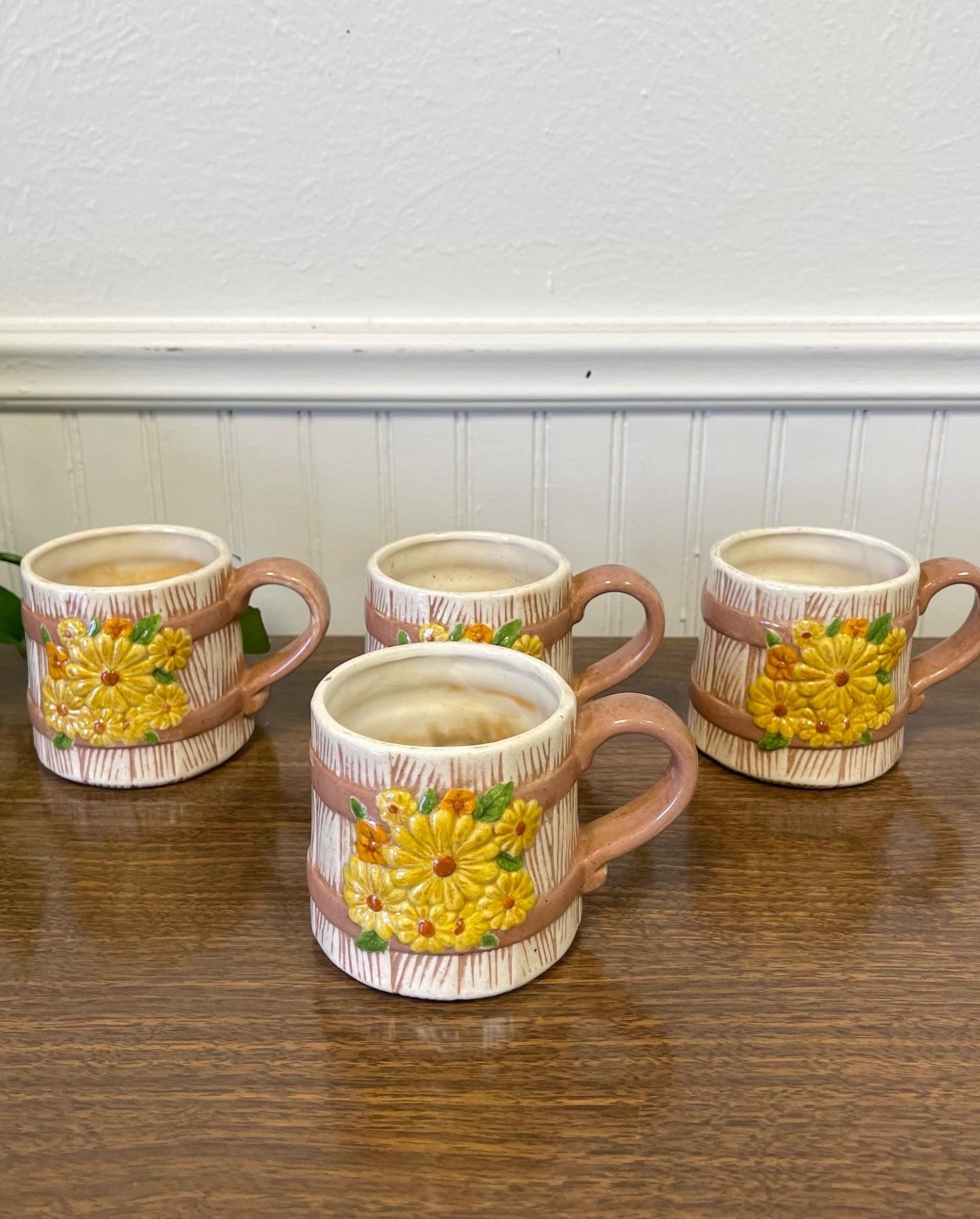 Set Of 4 Vintage 1978 Daisy Mugs,