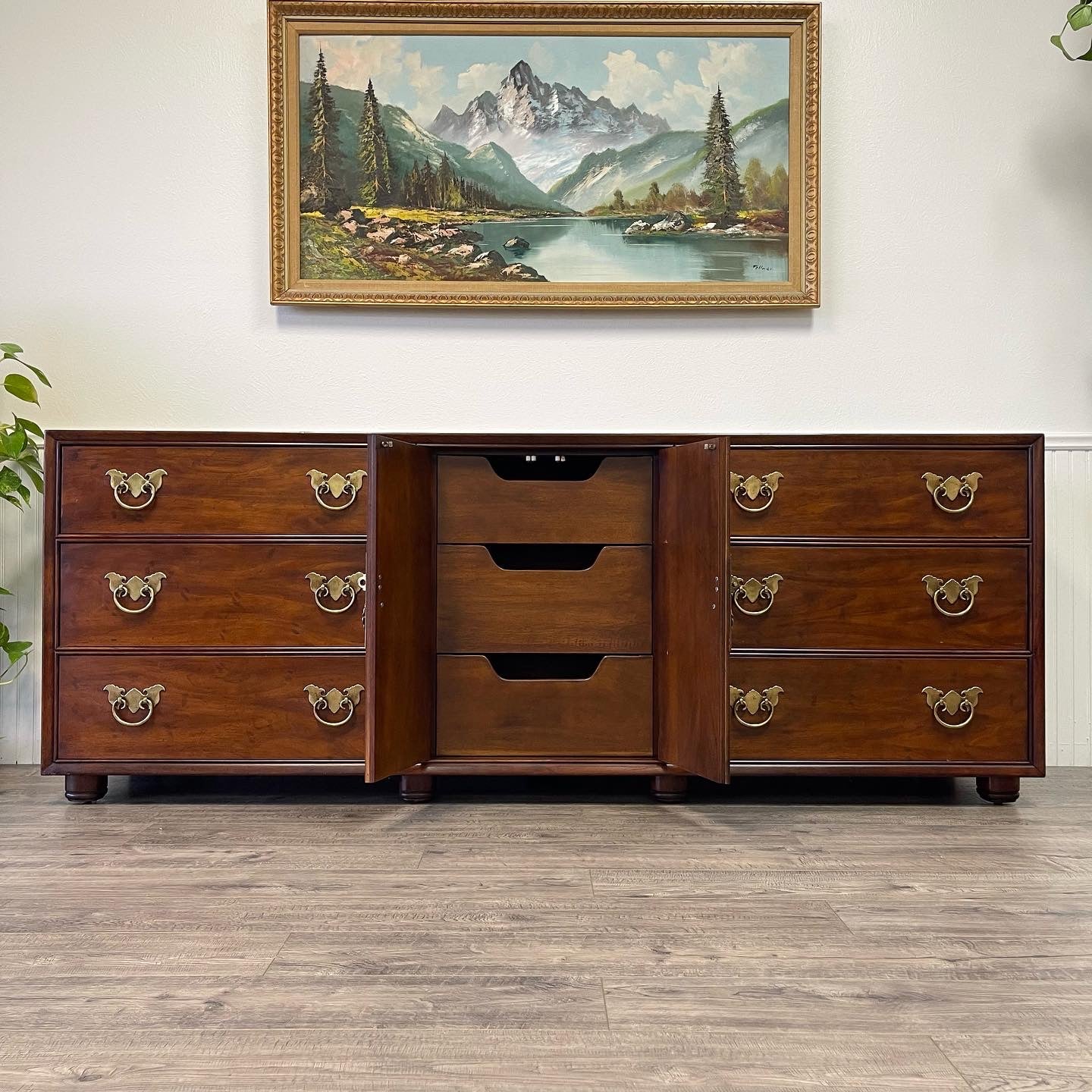 Vintage 9 Drawer Dresser By Henredon