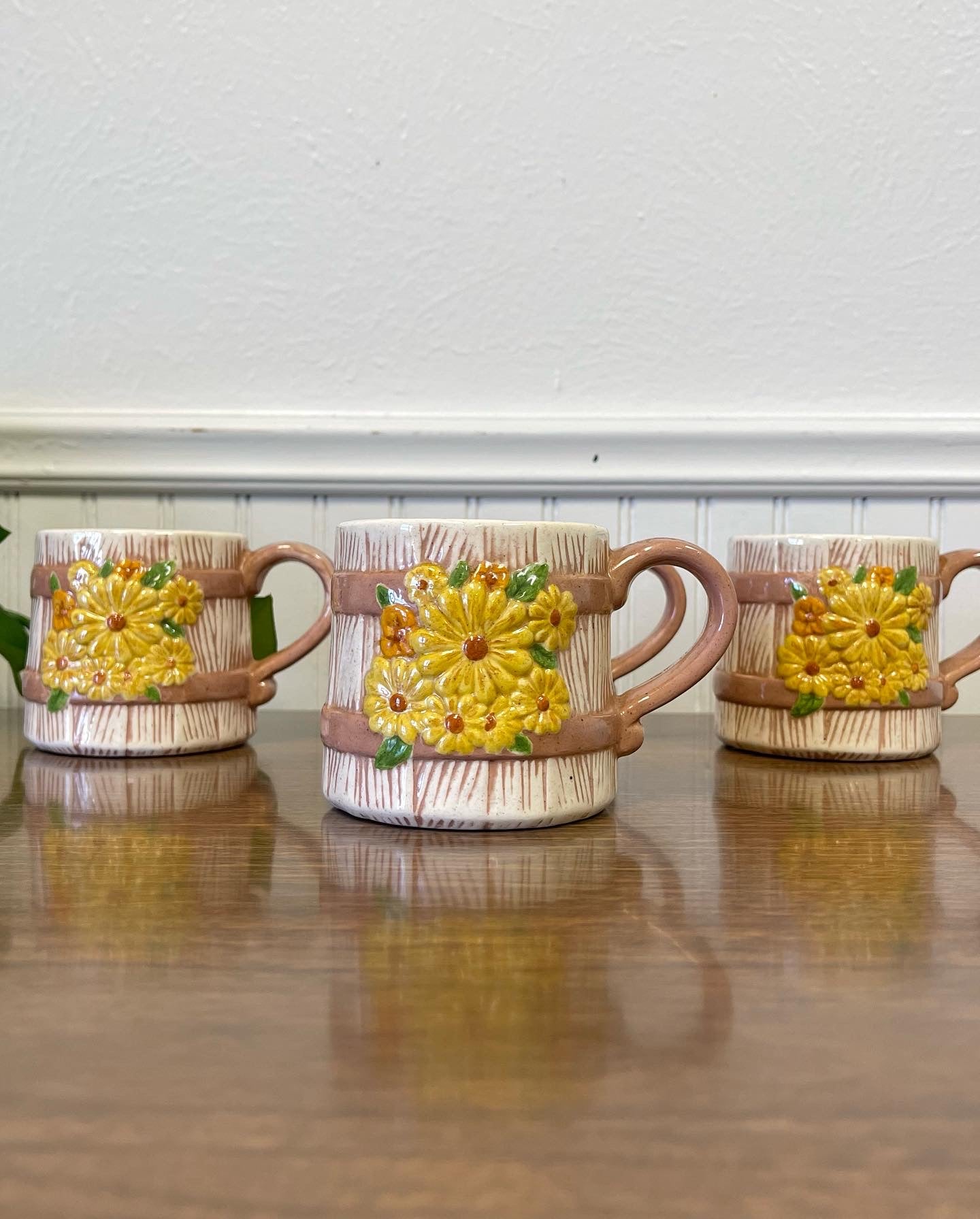 Set Of 4 Vintage 1978 Daisy Mugs,